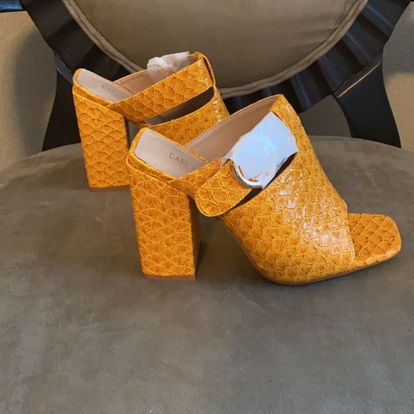 Cape Robbin Open Toe Mule - Picture 2 of 6